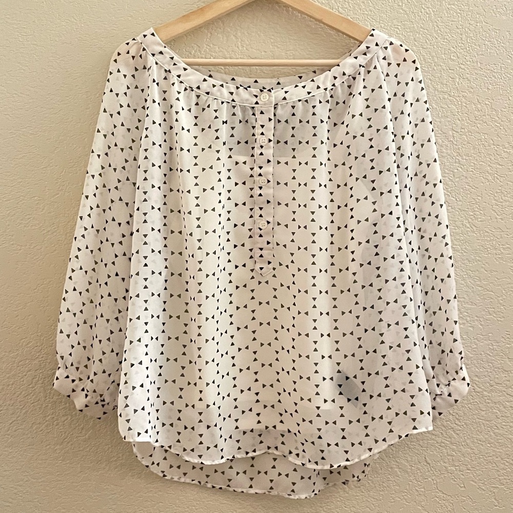 NEW - Flowy Double-Layered Black and White Patterned Top
